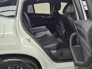 2025 BMW X4 с пробегом 12 573 км