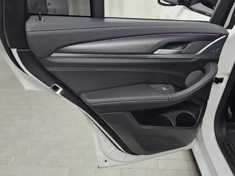 2025 BMW X4 с пробегом 12 573 км