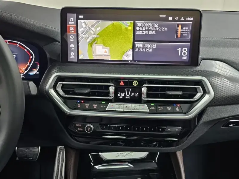 2025 BMW X4 с пробегом 10 485 км