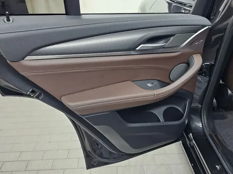 2025 BMW X4 с пробегом 10 485 км