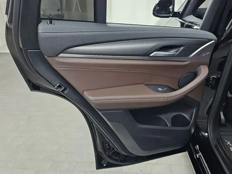2025 BMW X4 с пробегом 24 006 км