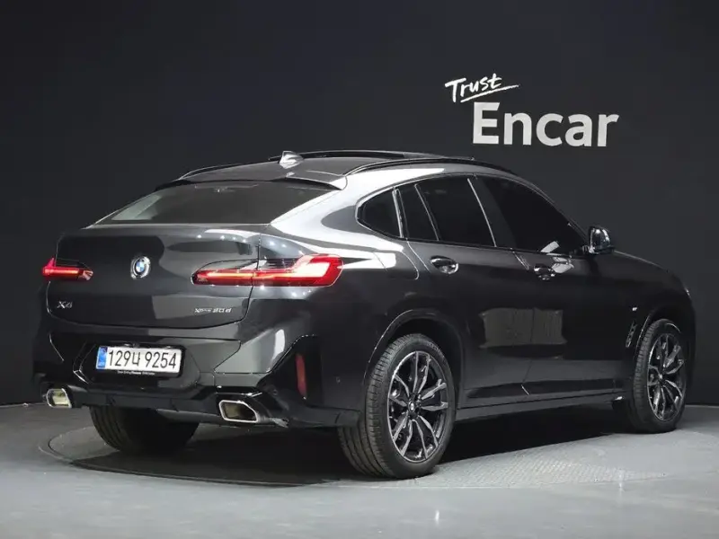 2025 BMW X4 с пробегом 9 175 км