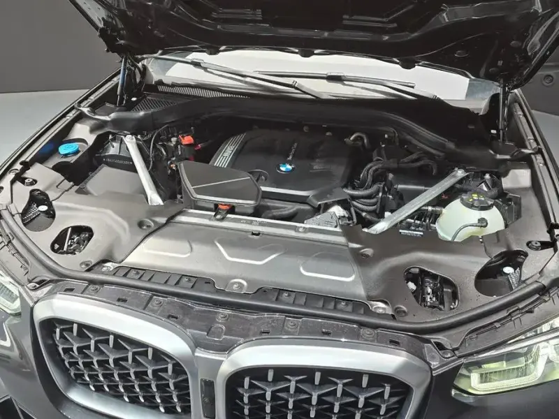 2025 BMW X4 с пробегом 9 175 км