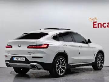 2025 BMW X4 с пробегом 8 768 км