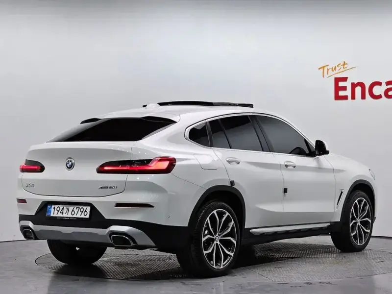 2025 BMW X4 с пробегом 8 768 км