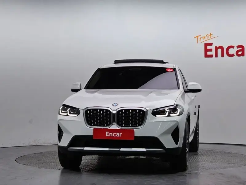 2025 BMW X4 с пробегом 8 768 км