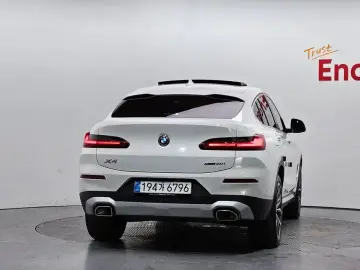 2025 BMW X4 с пробегом 8 768 км