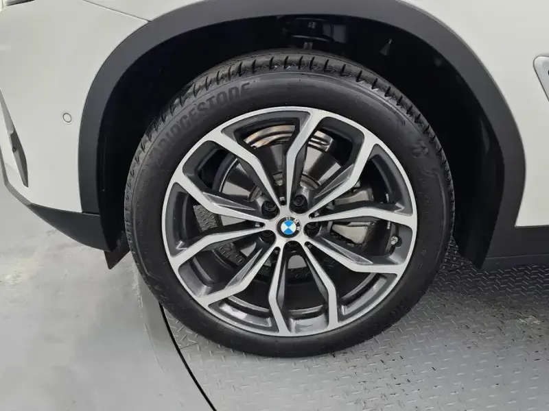 2025 BMW X4 с пробегом 8 768 км