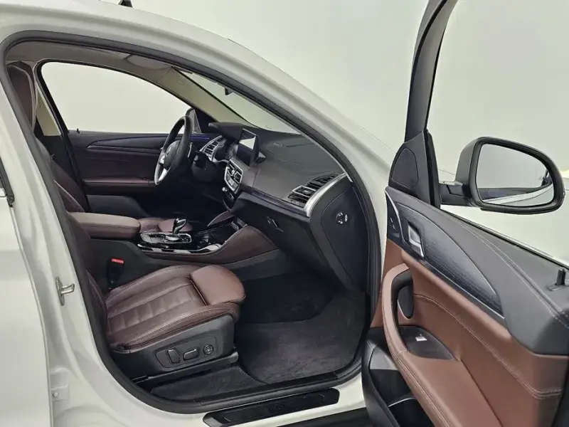 2025 BMW X4 с пробегом 8 768 км