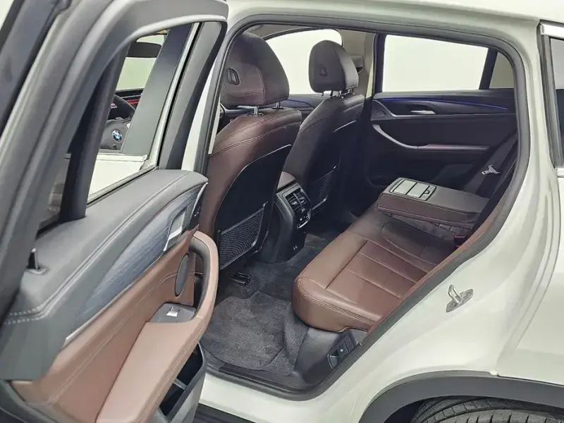 2025 BMW X4 с пробегом 8 768 км