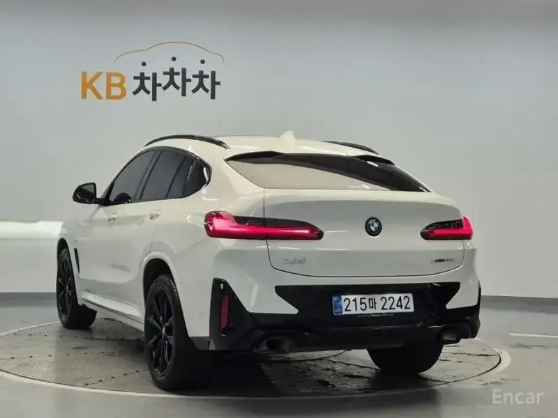 2025 BMW X4 с пробегом 11 122 км