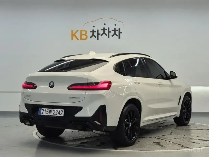 2025 BMW X4 с пробегом 11 122 км