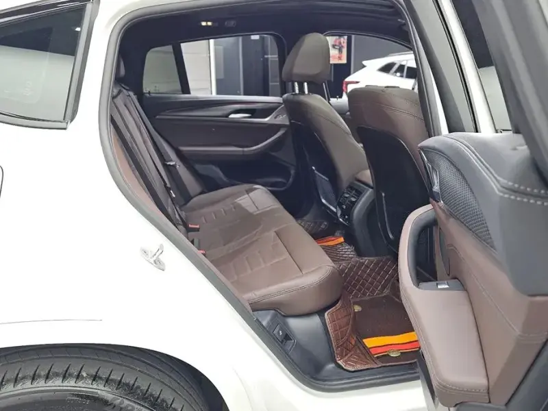 2025 BMW X4 с пробегом 9 711 км
