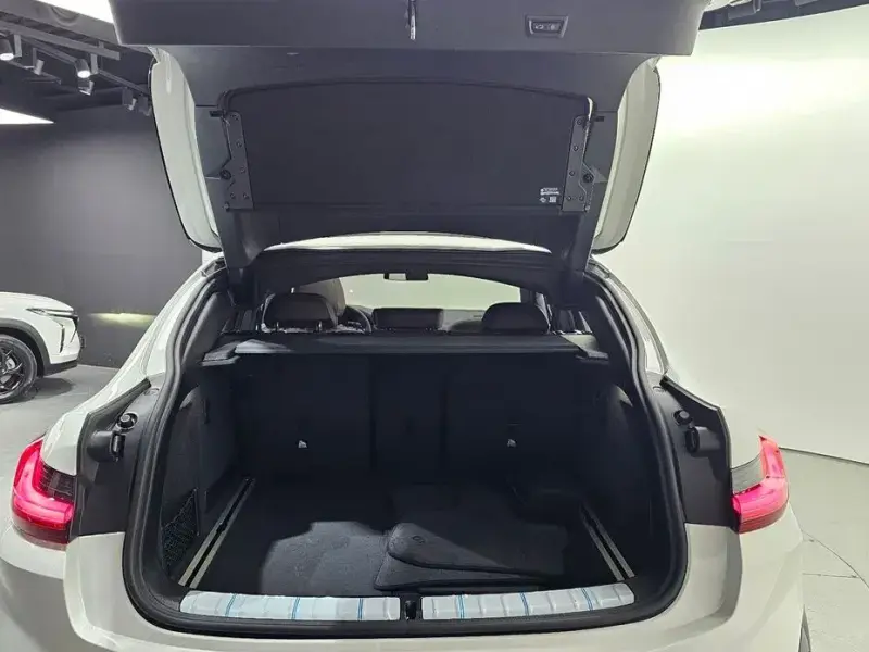 2025 BMW X4 с пробегом 9 711 км