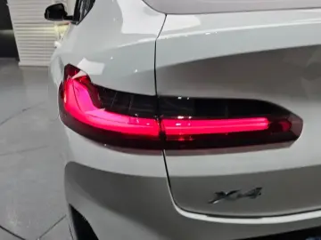 2025 BMW X4 с пробегом 9 711 км