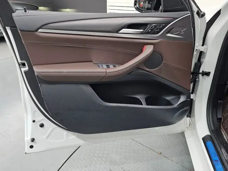 2025 BMW X4 с пробегом 9 711 км