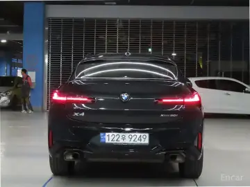 2023 BMW X4 с пробегом 16 800 км