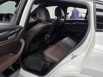 2023 BMW X4 с пробегом 33 770 км
