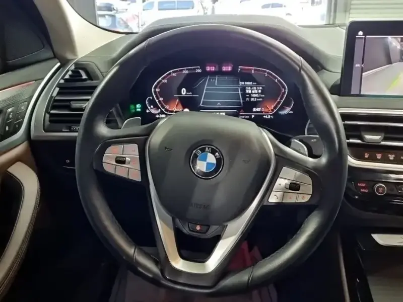 2023 BMW X4 с пробегом 16 903 км