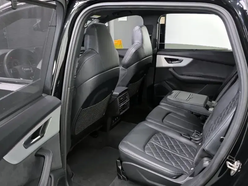 2023 Audi Q7 с пробегом 56 750 км