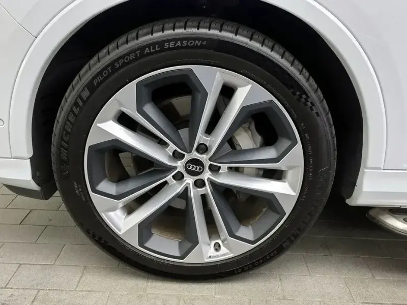 2023 Audi Q7 с пробегом 44 204 км