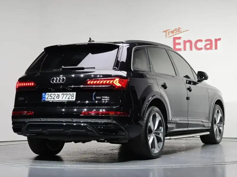 2023 Audi Q7 с пробегом 30 970 км