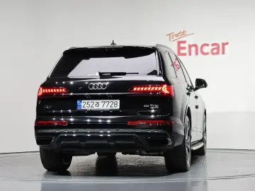 2023 Audi Q7 с пробегом 30 970 км