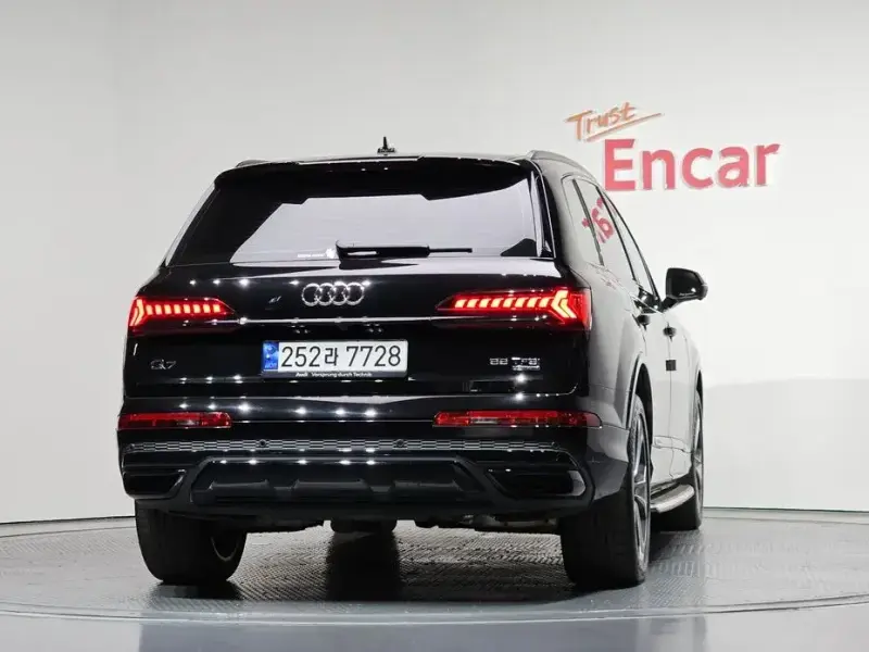 2023 Audi Q7 с пробегом 30 970 км