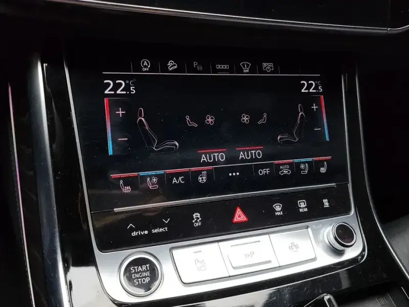 2023 Audi Q8 с пробегом 18 535 км