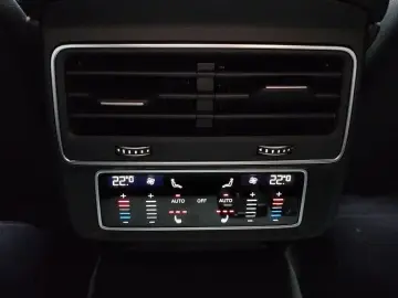 2023 Audi Q8 с пробегом 18 535 км