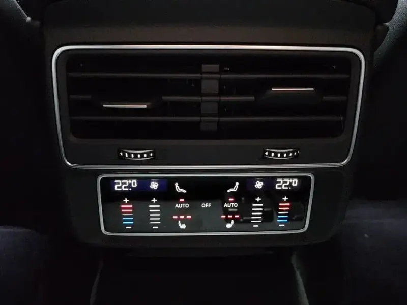 2023 Audi Q8 с пробегом 18 535 км