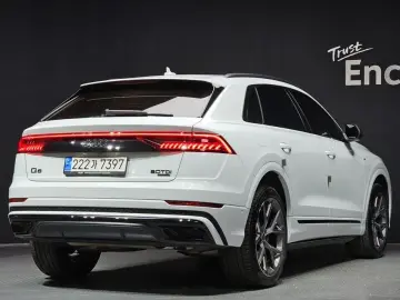 2023 Audi Q8 с пробегом 22 952 км