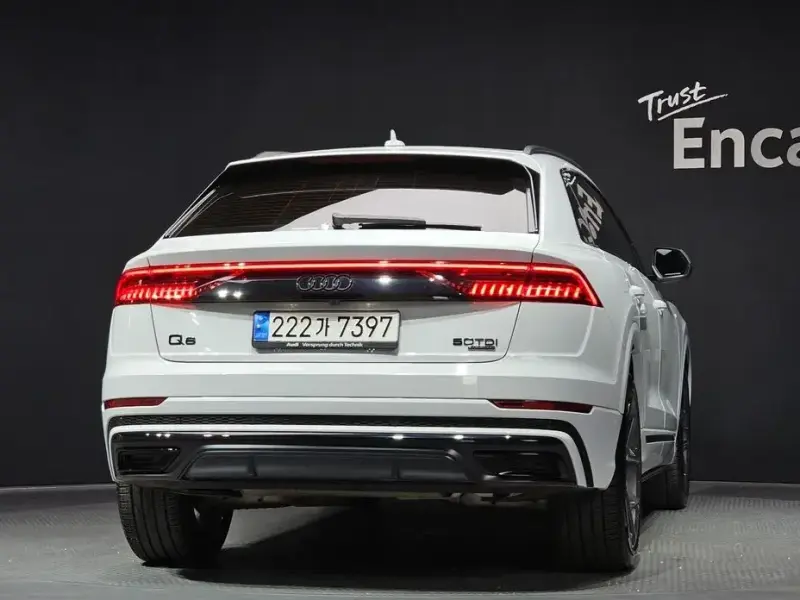 2023 Audi Q8 с пробегом 22 952 км
