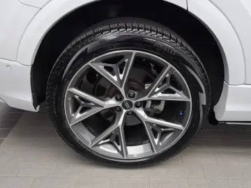 2023 Audi Q8 с пробегом 22 952 км