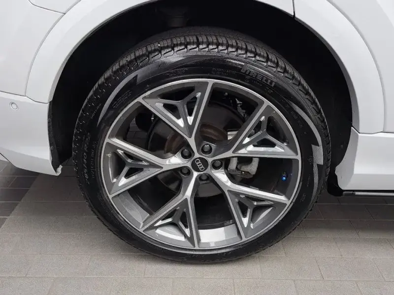 2023 Audi Q8 с пробегом 22 952 км