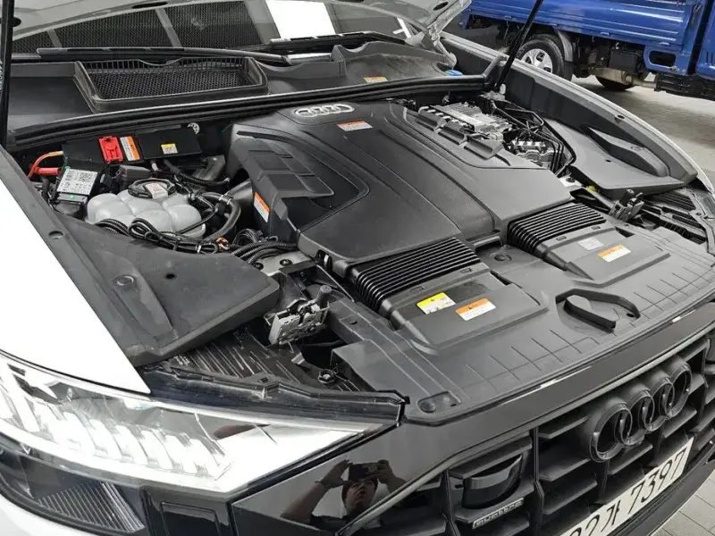 2023 Audi Q8 с пробегом 22 952 км