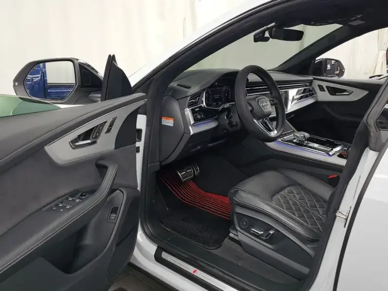 2023 Audi Q8 с пробегом 22 952 км