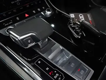 2023 Audi Q8 с пробегом 38 620 км
