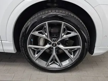 2023 Audi Q8 с пробегом 22 952 км