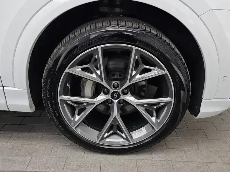 2023 Audi Q8 с пробегом 22 952 км