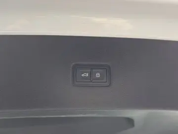 2023 Audi Q8 с пробегом 22 952 км