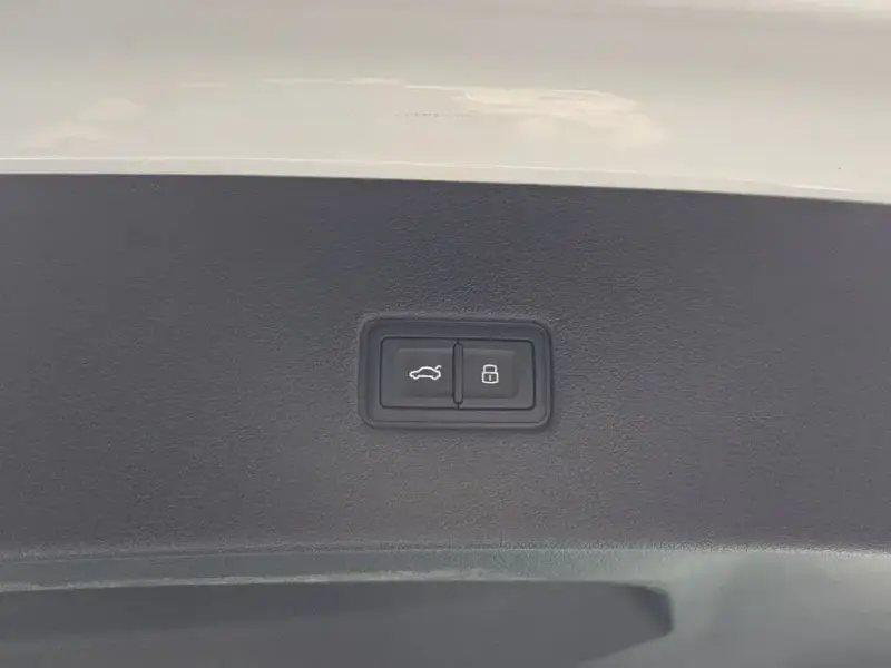 2023 Audi Q8 с пробегом 22 952 км