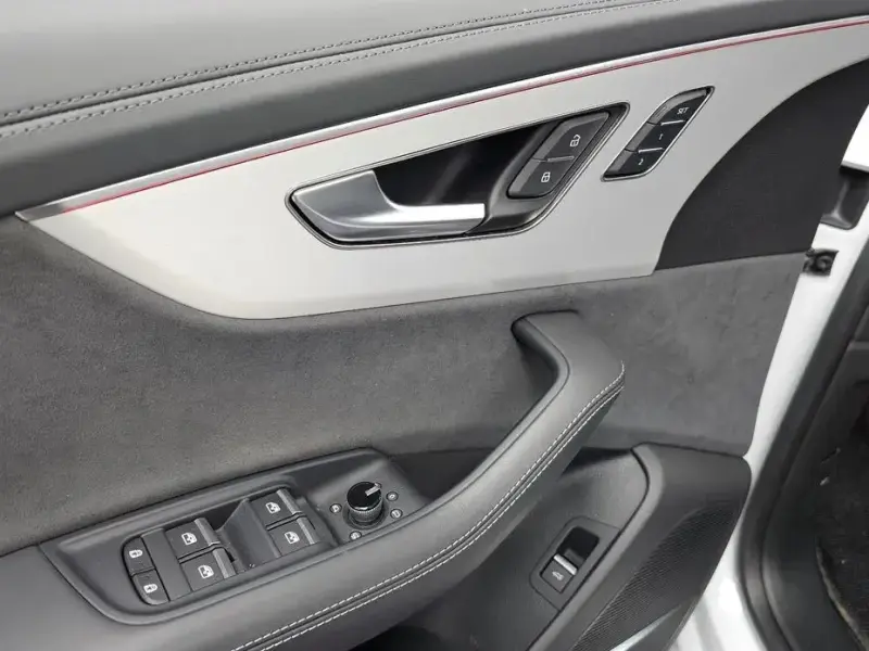 2023 Audi Q8 с пробегом 22 952 км