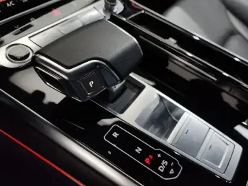 2023 Audi Q8 с пробегом 38 175 км