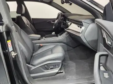 2023 Audi Q8 с пробегом 38 175 км