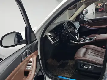 2022 BMW X7 с пробегом 128 963 км