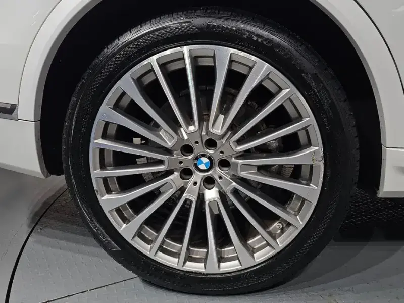 2022 BMW X7 с пробегом 128 963 км