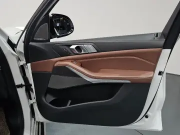 2022 BMW X7 с пробегом 128 963 км