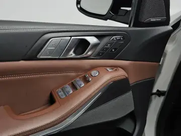 2022 BMW X7 с пробегом 128 963 км