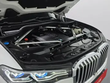 2022 BMW X7 с пробегом 28 932 км